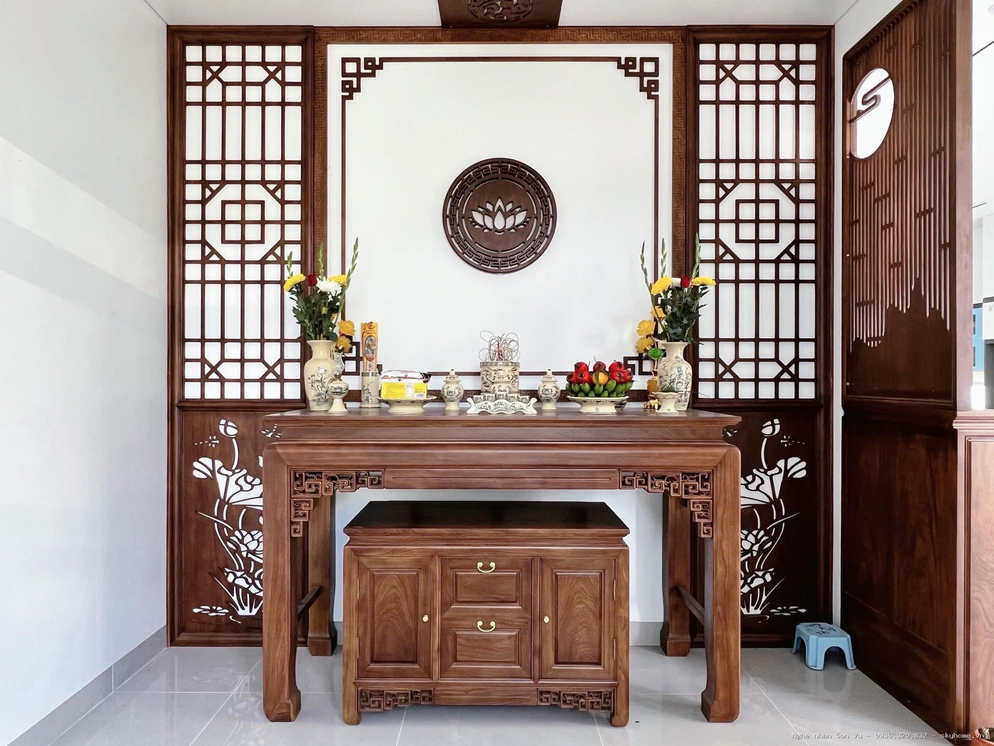 Bàn thờ hiện đại kết hợp hệ thống trang trí - Chế tác bởi Nghệ nhân Sơn Vũ